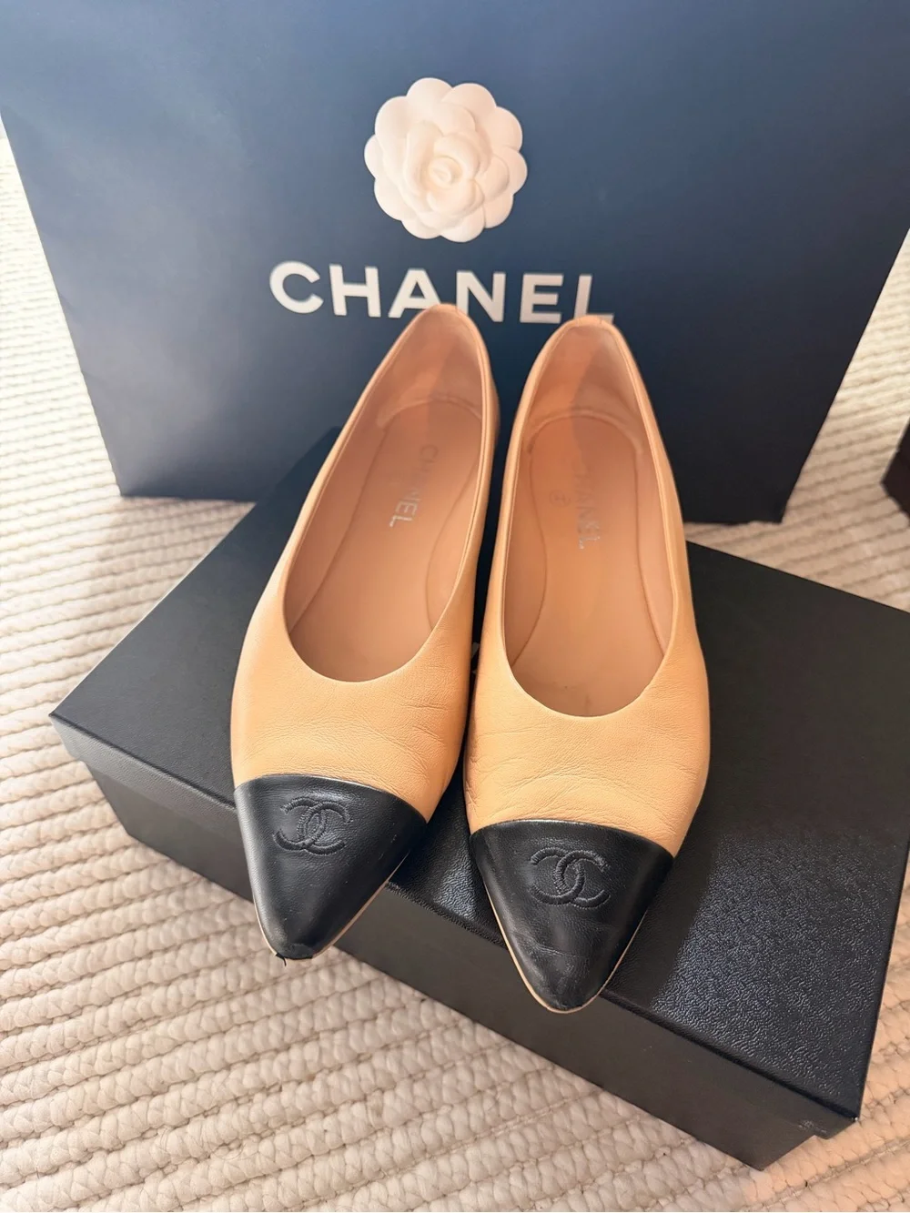 CHANEL Lambskin Beige Leather Flats with Black Cap Toe sz 40
